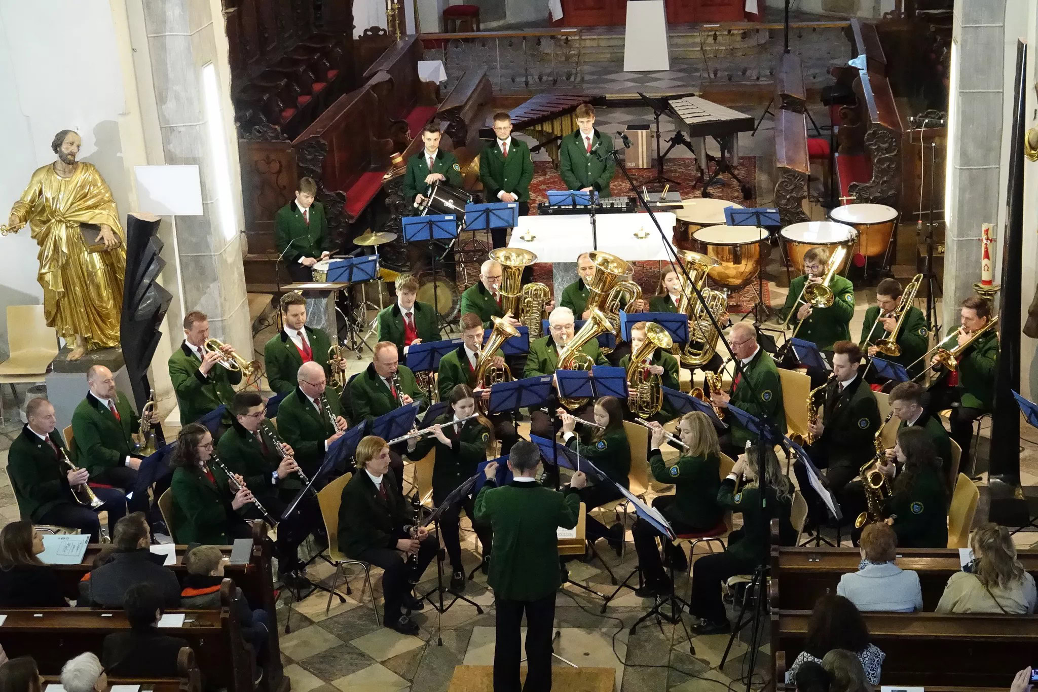 Stadtkapelle St.&nbsp;Andrä im Lavanttal beim Konzert in der Kirche, Blasmusik und Orchester.