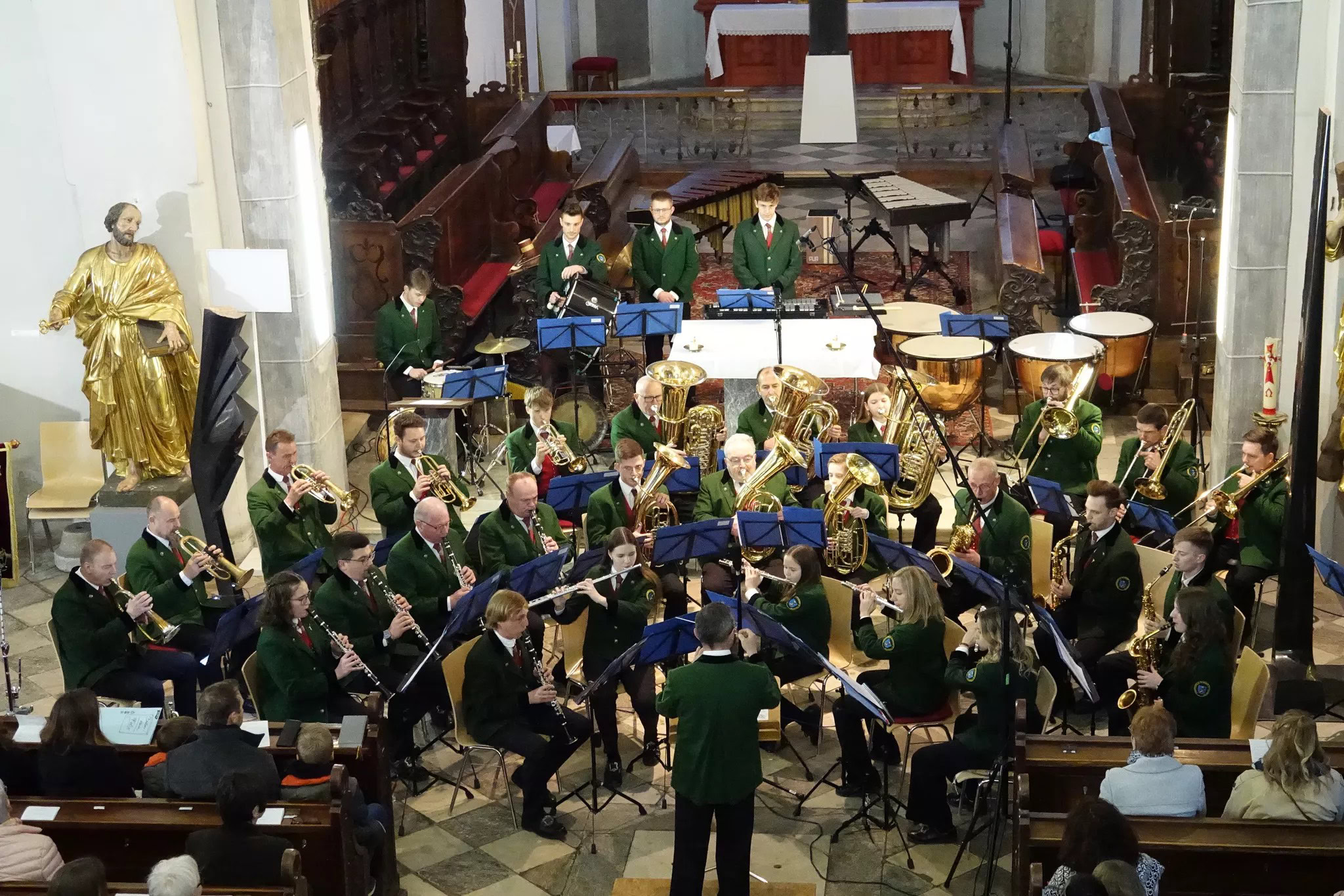 Stadtkapelle St.&nbsp;Andrä im Lavanttal beim Konzert in der Kirche, Blasmusik und Orchester.